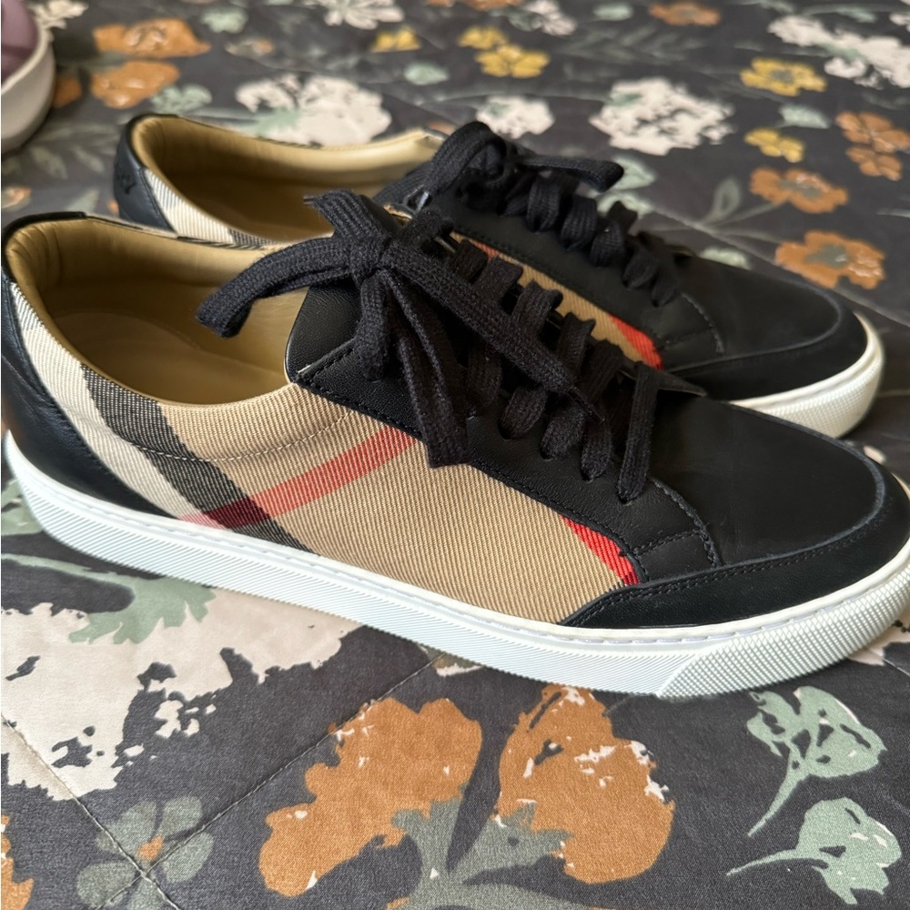 Women, Burberry shoes